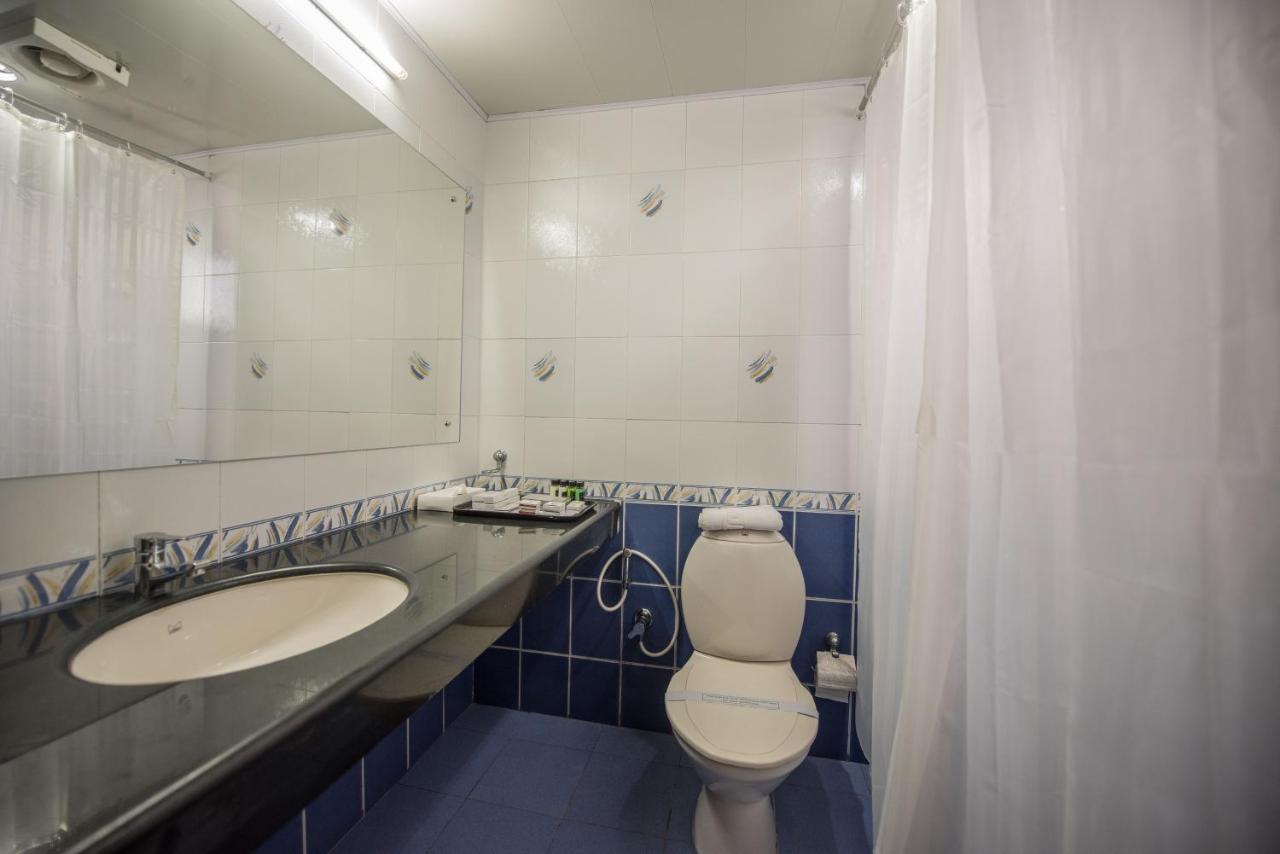 Thrissur Kallada Golden Hotel מראה חיצוני תמונה