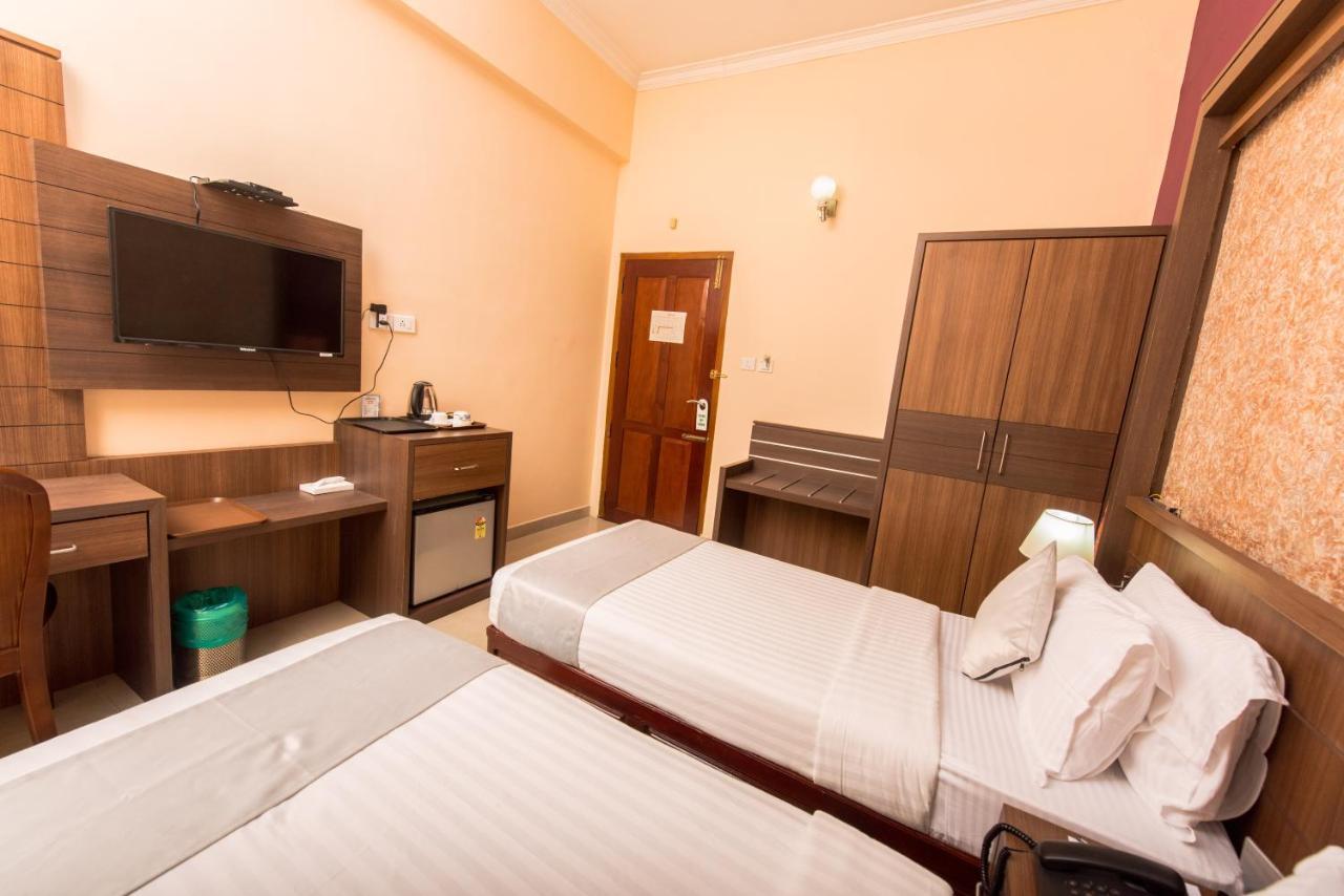 Thrissur Kallada Golden Hotel מראה חיצוני תמונה