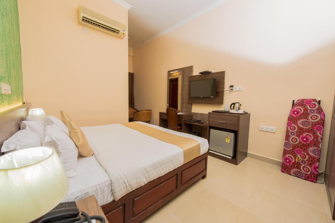 Thrissur Kallada Golden Hotel מראה חיצוני תמונה